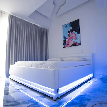 The Hot Spot Jacuzzi And Strip Pol * Cartagena
