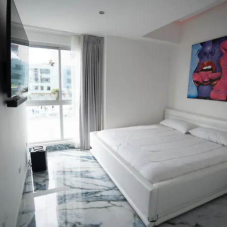 Apartamento The Hot Spot Jacuzzi And Strip Pol